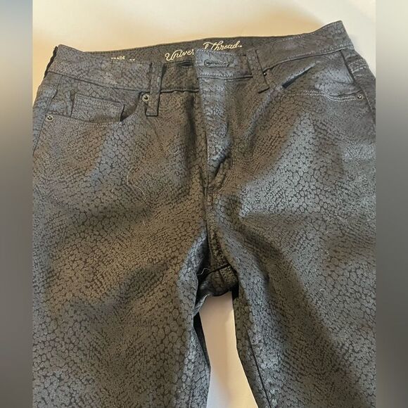 2 Pair- Universal Thread jeans - Picture 6 of 11